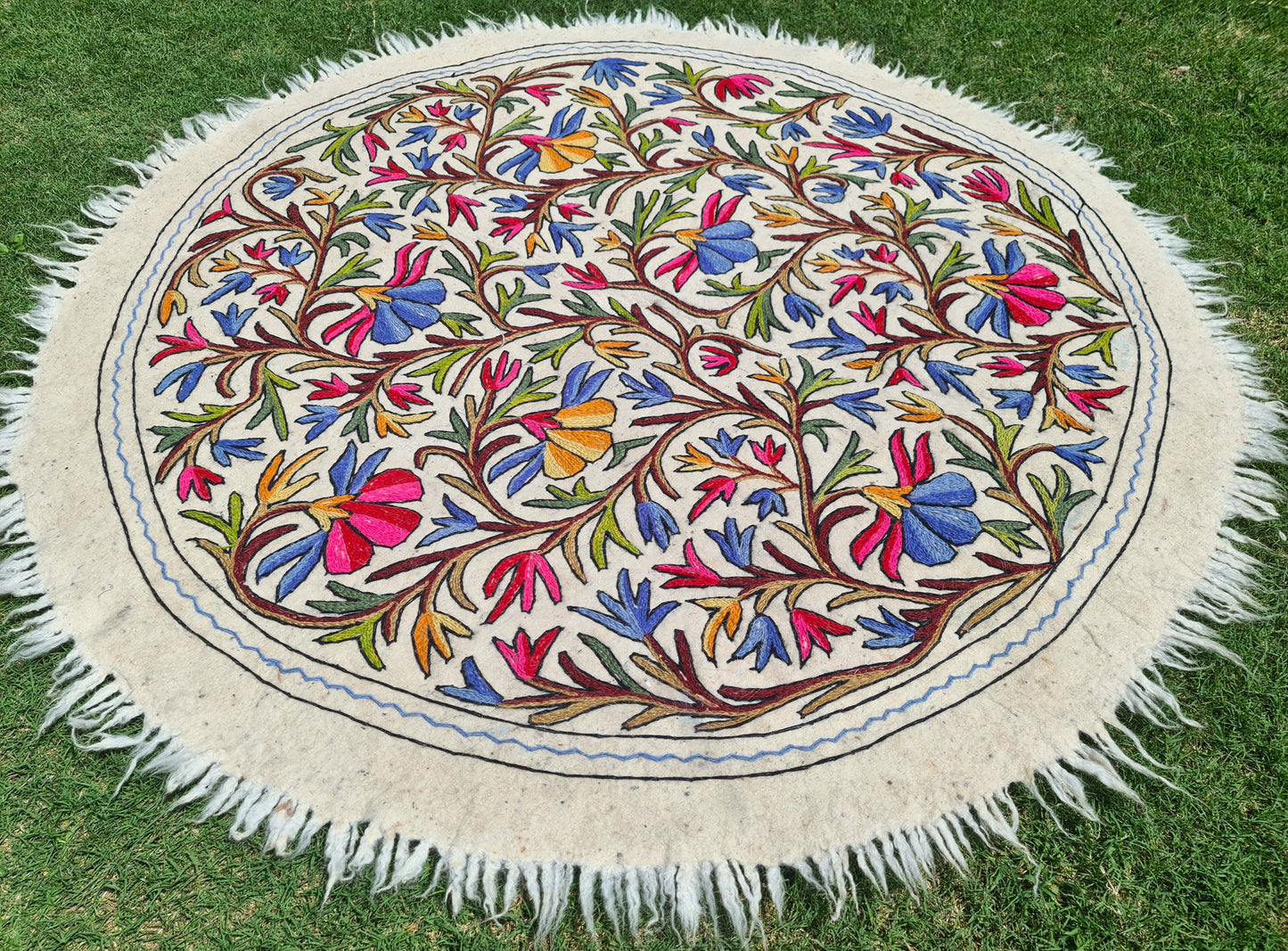 Round rug 5 ft boho wool rug "Namda" from Kashmir hand felted and embroidered