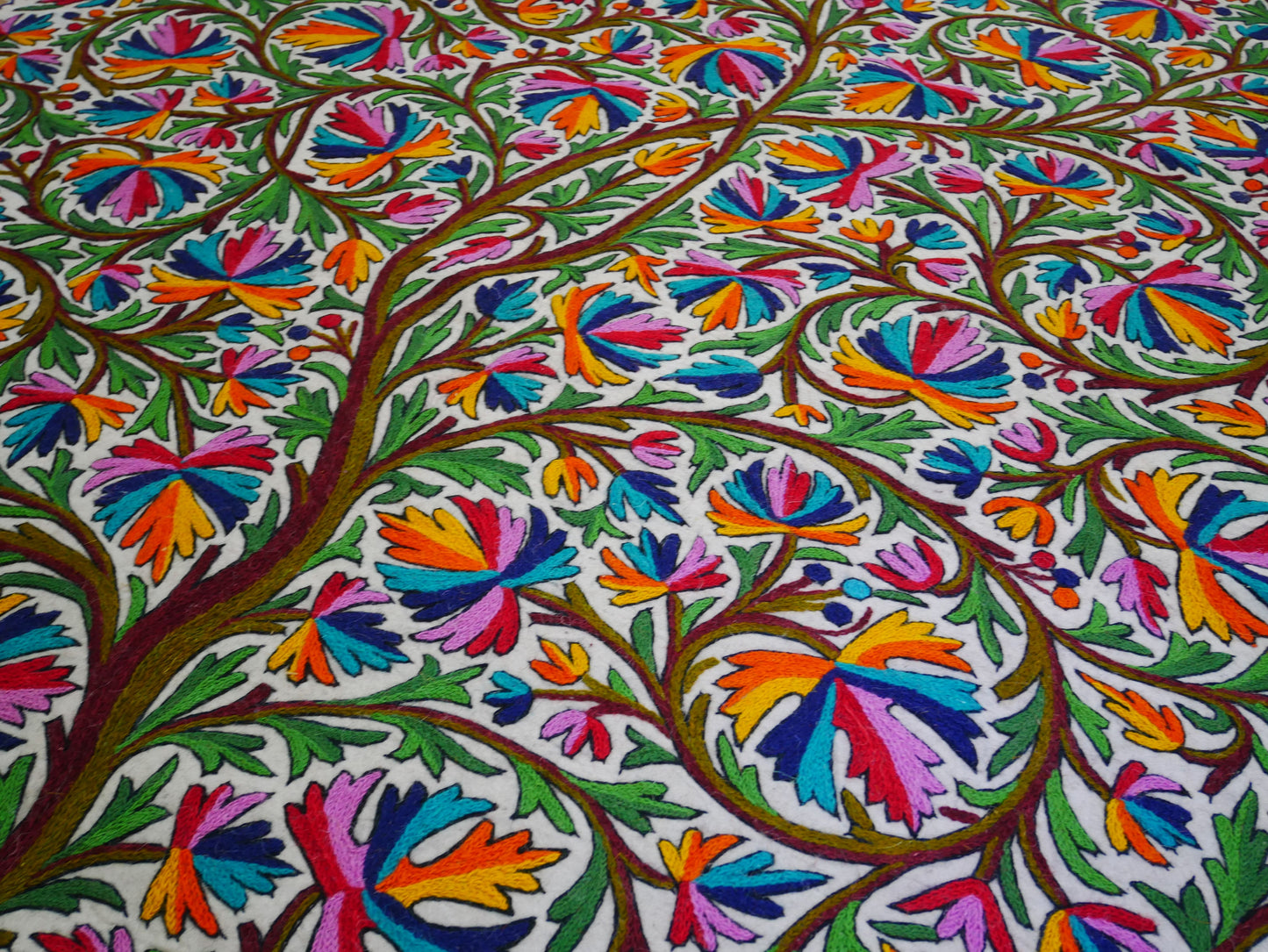 Large wool rug "Tree of life" | boho area rug - Indian floor rug | traditional Namda from Kashmir | felted wool rug 6x9 handmade embroidery