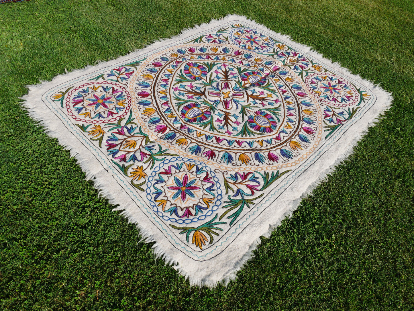 Hand-Felted 7x5 Flower Wool Rug "Namda" from Kashmir - Unique Floral Embroidery on Sheep Wool Felt Base - Boho Decor for Cozy Floors and Hippie Homes