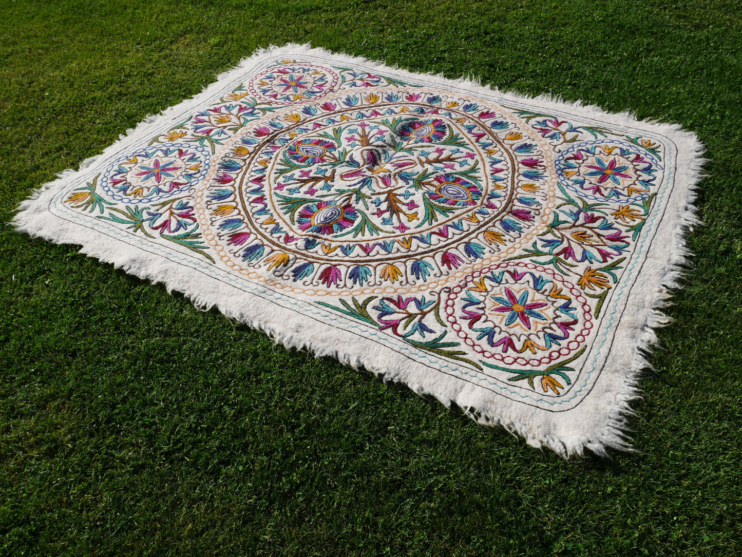 Hand-Felted 7x5 Flower Wool Rug "Namda" from Kashmir - Unique Floral Embroidery on Sheep Wool Felt Base - Boho Decor for Cozy Floors and Hippie Homes
