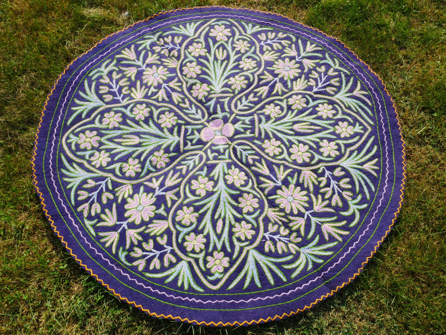 Kashmiri Namda Teppich 5ft - Mandala Wollteppich - Boho-Teppich handgefilzt und bestickt