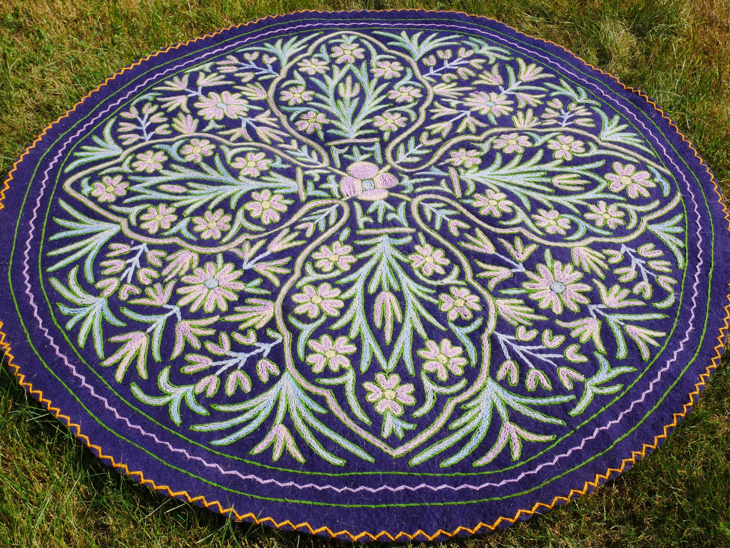 Kashmiri Namda Teppich 5ft - Mandala Wollteppich - Boho-Teppich handgefilzt und bestickt