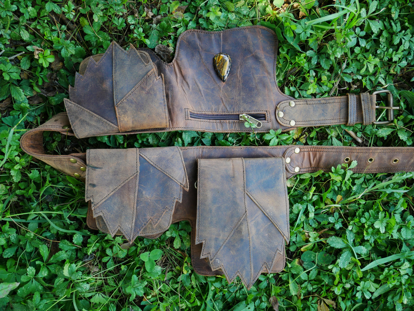 4 Pocket "Leaves" Gemstone Belt Bag: Handmade Leather with Unique Charm