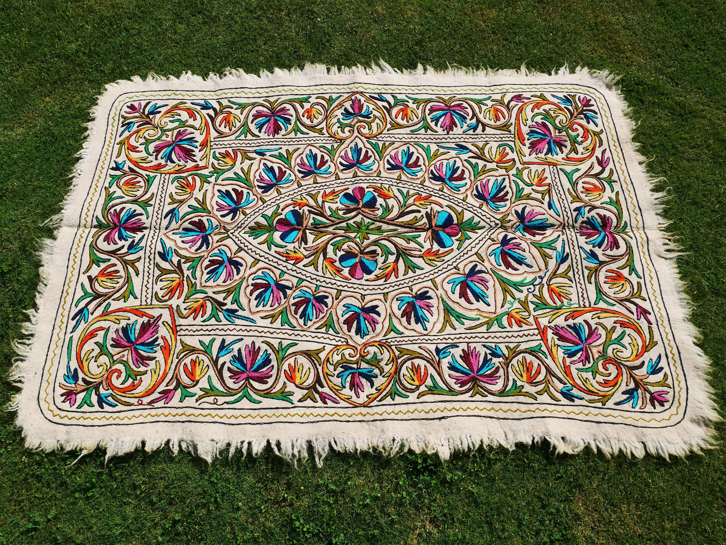 Hand-Felted 7x5 Wool Rug "Namda" from Kashmir - Unique Floral Embroidery on Sheep Wool Felt Base - Boho Decor for Cozy Floors and Artful Corners