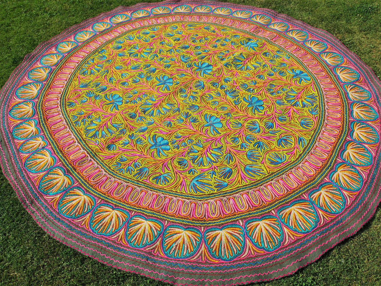 Großer Wollteppich 10 Fuß runder Teppich | "Himalayan Jewel" traditioneller Namda - Boho Mandala Teppich, gefilzte Wolle - Blumenstickerei | böhmisches schlafzimmer