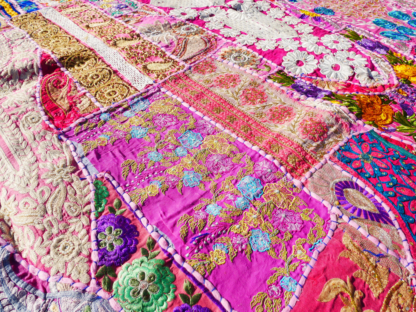 Indische Bettwäsche "Hippie Spring" Bettüberwurf - Patchworkdecke - bunte handgefertigte Tagesdecke