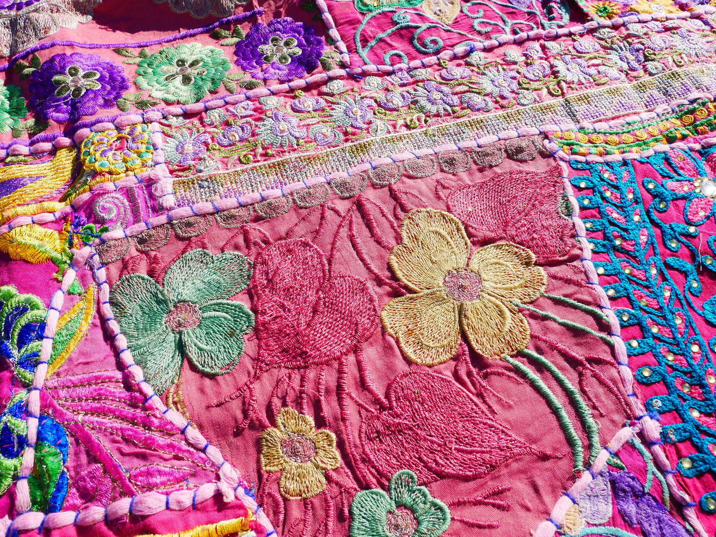 Indische Bettwäsche "Hippie Spring" Bettüberwurf - Patchworkdecke - bunte handgefertigte Tagesdecke