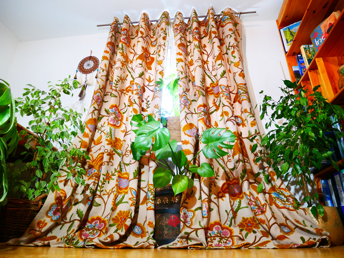 Amazing Embroidery curtain - Hand embroidered Flower curtains - Kashmiri cotton and wool bedroom curtain- Boho Blackout curtain (Kopie)