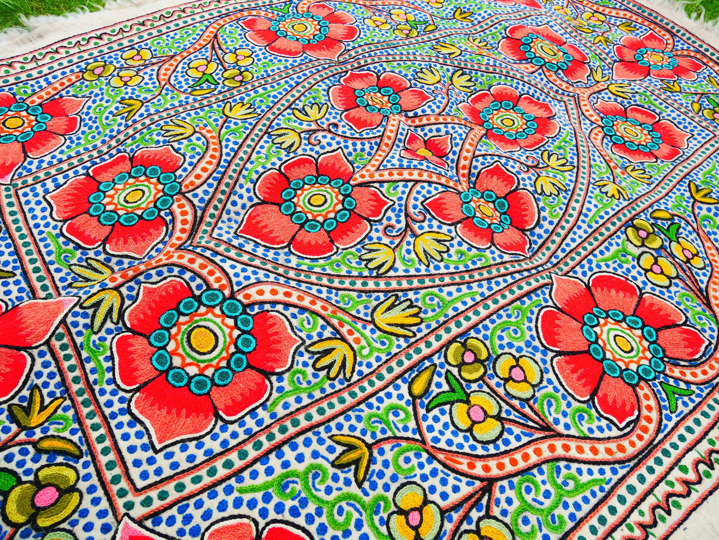 Felted wool rug "Himalayan flower" | colorful area rug "Namda" from Kashmir | floral embroidery on white 6x4 ' felt rug | bohemian - boho - The Shanti Home