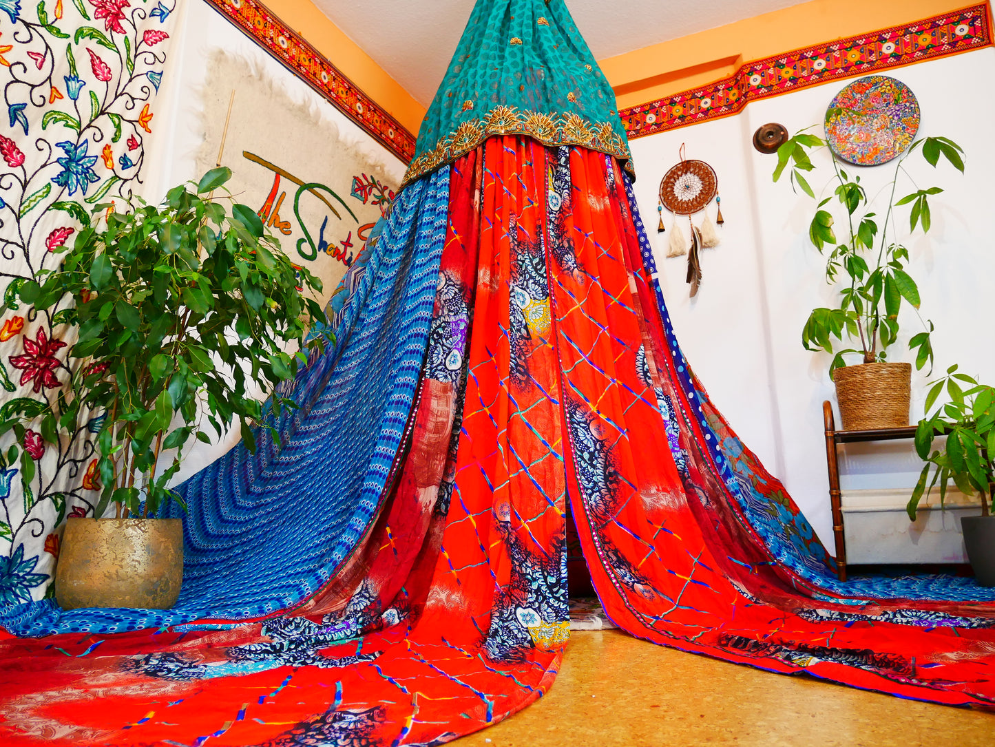 Boho Baldachin - Saree Zelt - Betthimmel | böhmische Hochzeitskulisse | Indisches Hippie-Dekor – Sitzbereich auf dem Boden | Meditationsraum - Glamping