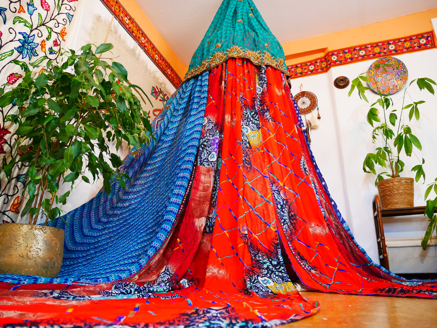 Boho Baldachin - Saree Zelt - Betthimmel | böhmische Hochzeitskulisse | Indisches Hippie-Dekor – Sitzbereich auf dem Boden | Meditationsraum - Glamping