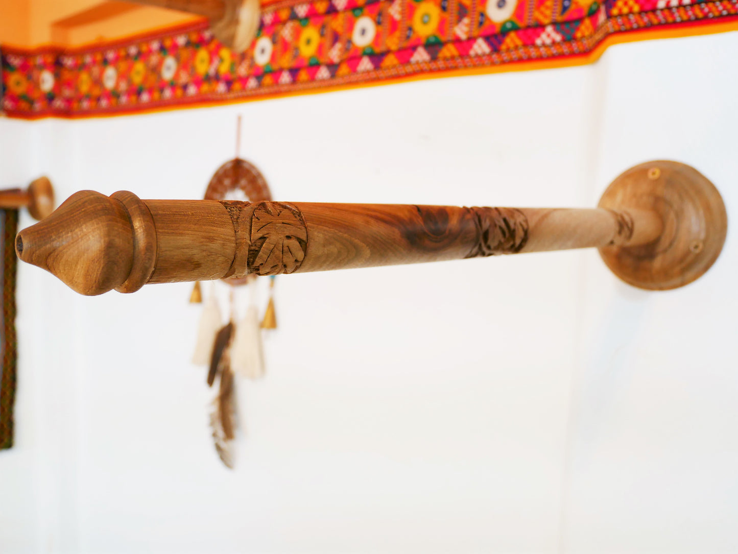 Saree-Baldachinrahmen mit handgefertigten Walnussholzstäben | Boho Betthimmel