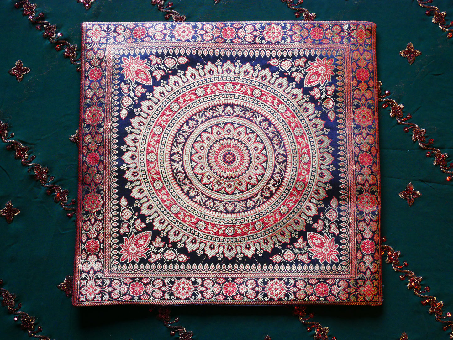 Mandala-Wurfkissenbezug - Kissen im indischen Brokat-Boho-Stil