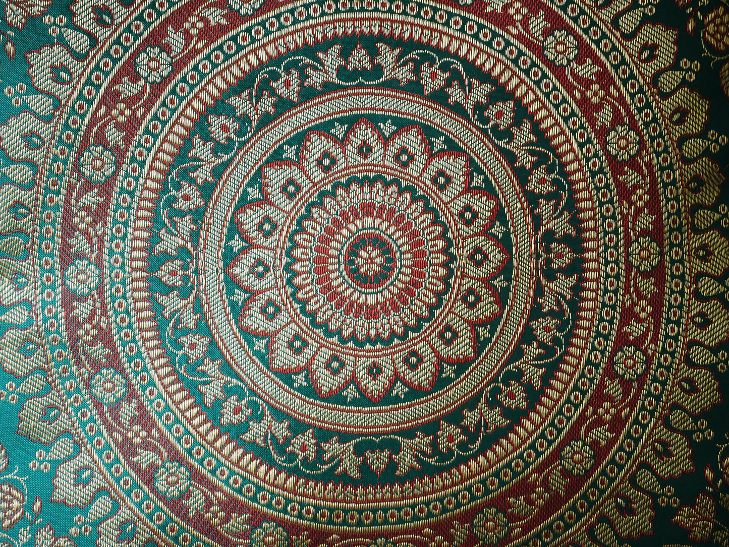 Mandala-Wurfkissenbezug - Kissen im indischen Brokat-Boho-Stil