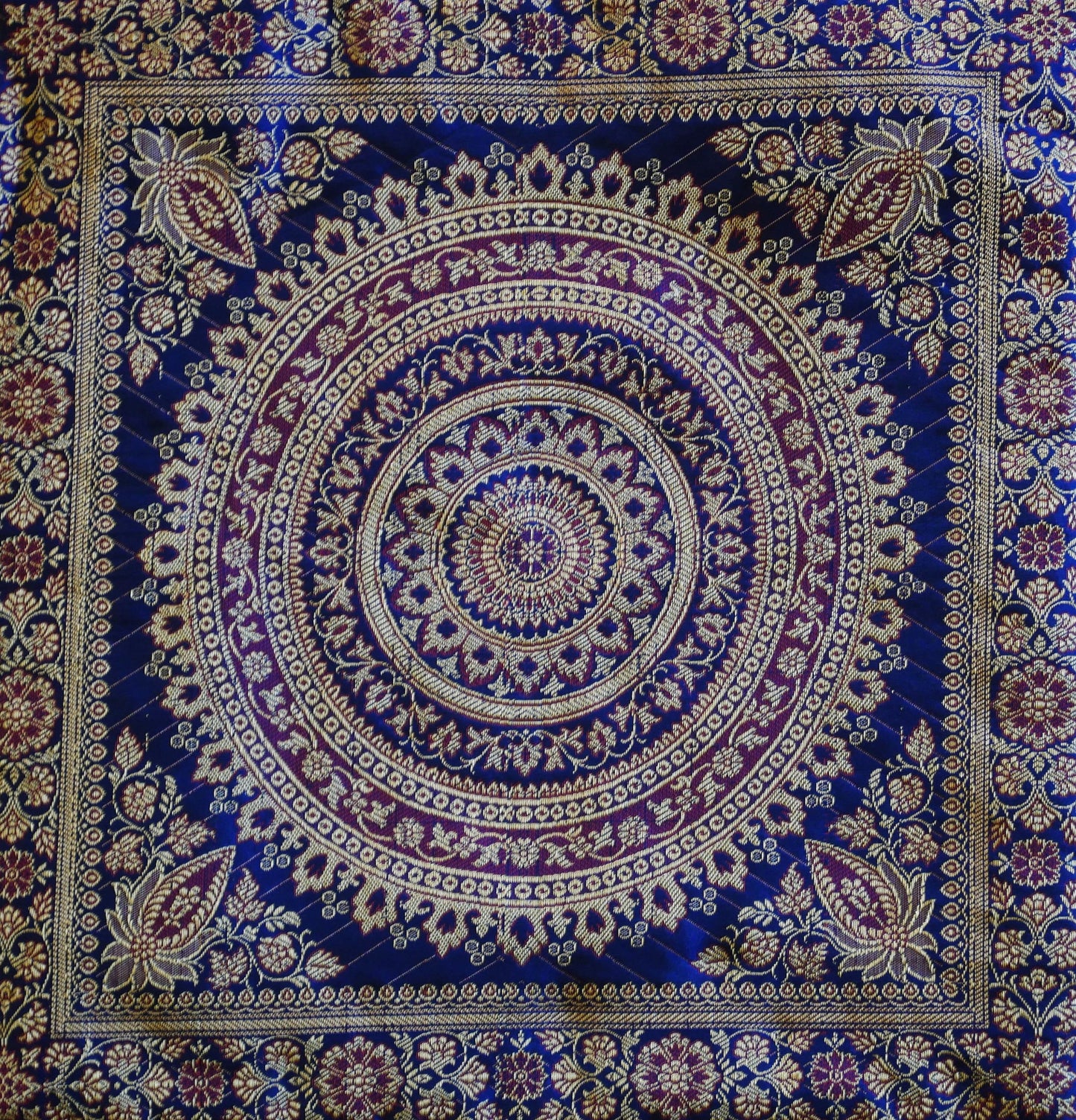 Mandala-Wurfkissenbezug - Kissen im indischen Brokat-Boho-Stil