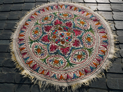 Runder Wollteppich "Shanti Mandala" | Kashmiri Namda traditioneller handgefilzter Wollteppich böhmischer Schlafzimmerteppich