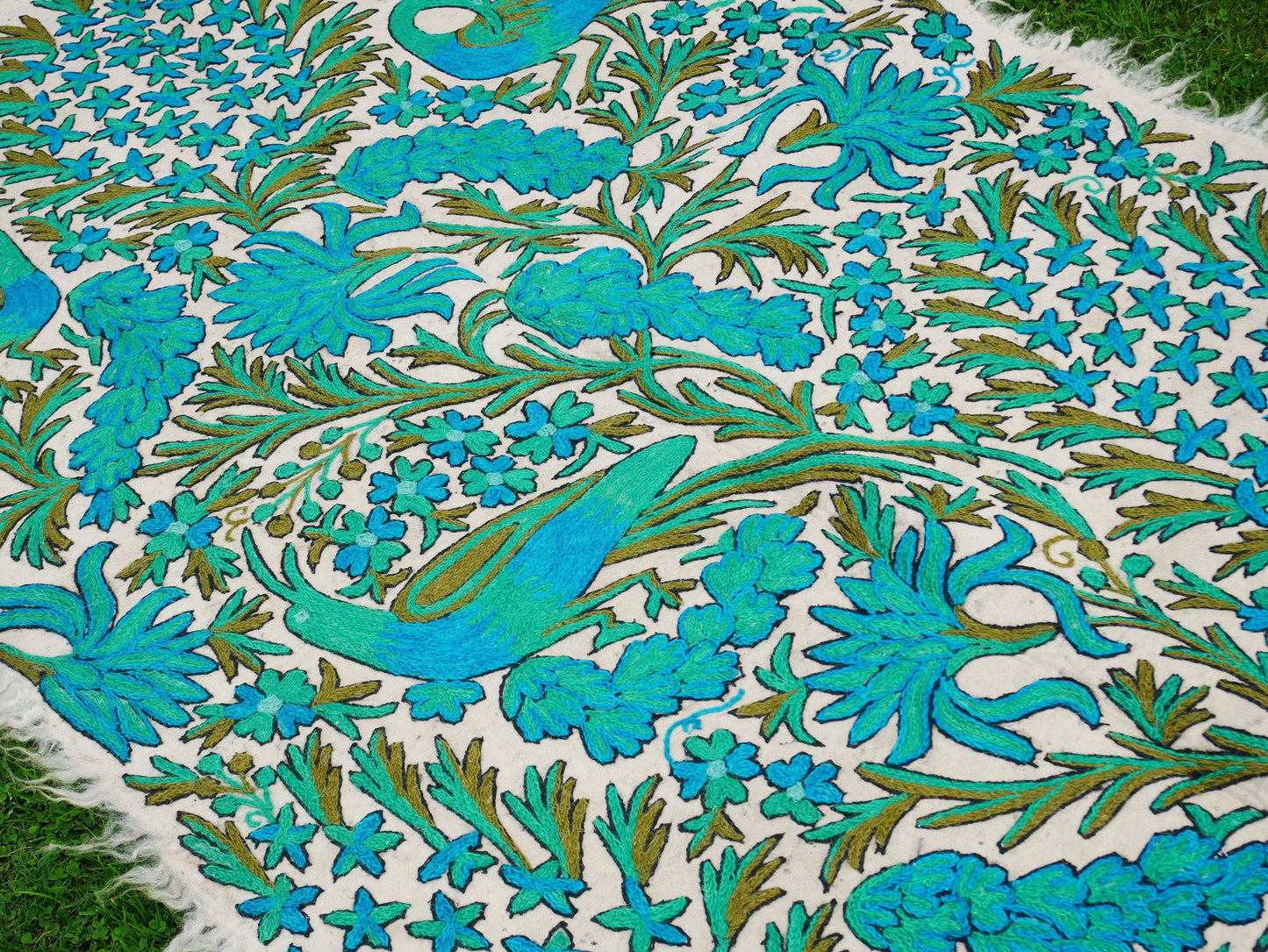 Indischer Wollteppich - Filzteppich "Mogulgarten" | traditioneller "Namda" aus Kaschmir - handgefilzter, bestickter 6x4 Boho-Teppich - farbenfroher Blumenteppich