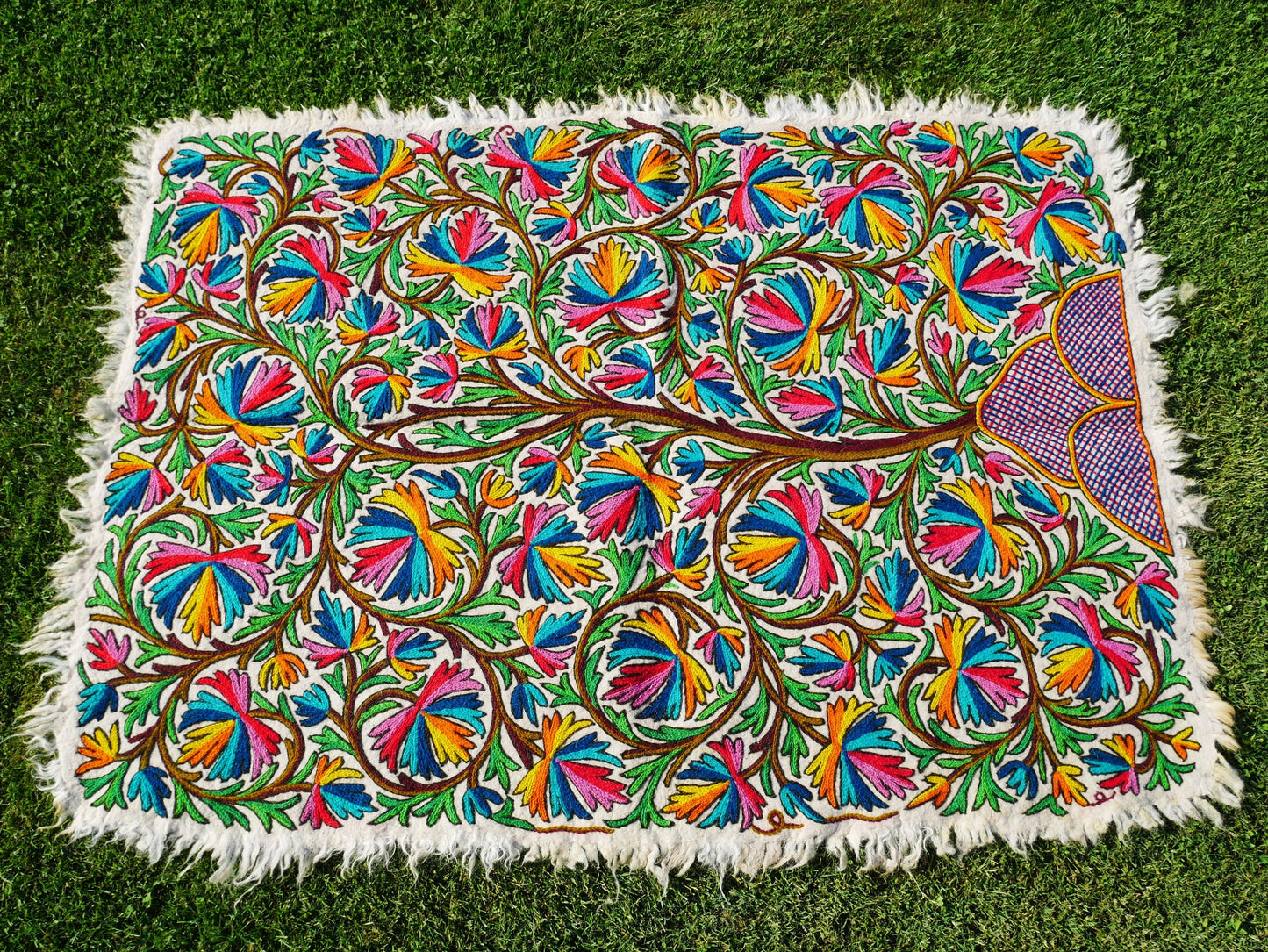 Handmade wool rug "Tree of life" traditional Namda felt rug from Kashmir | hand felted, embroidered 6x4 bohemian rug - colorful floral rug