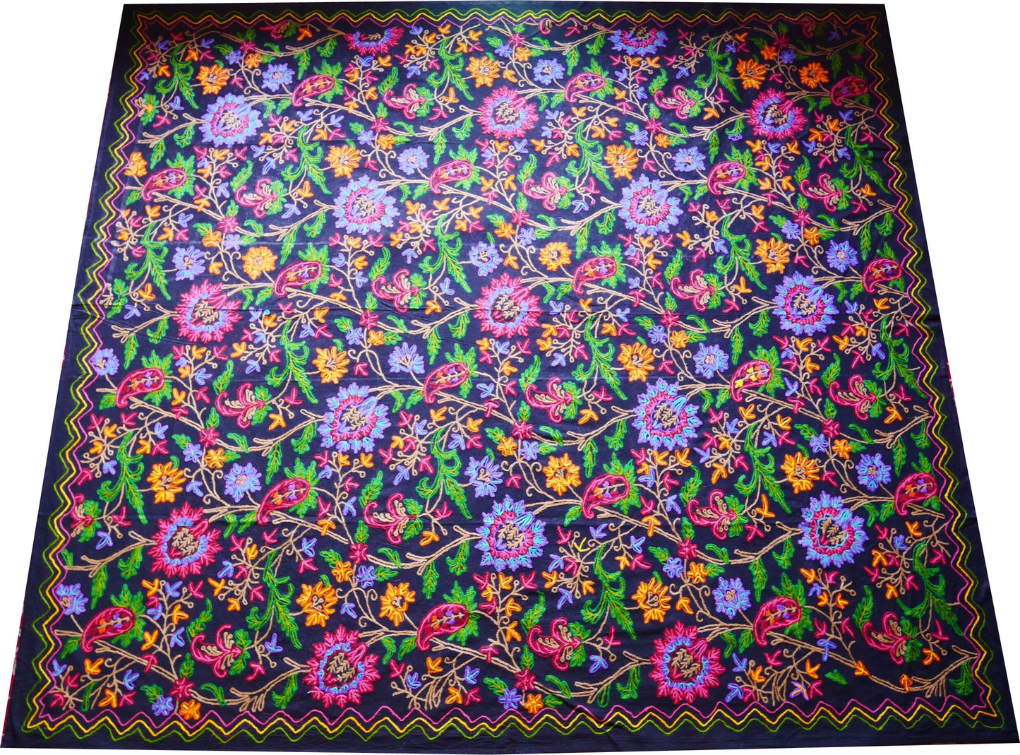 Boho-Bettwäsche "Dream of Kashmir" Luxus-Bettdecke - handbestickte Queen-Tagesdecke - schwarze Baumwolle, Blumenstickerei - böhmischer Überwurf