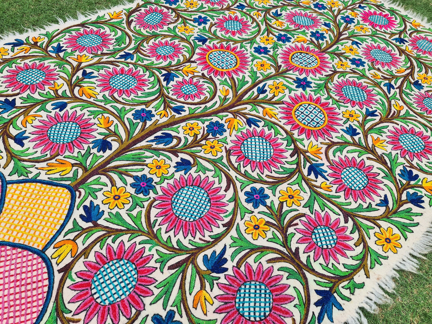 Hand-Felted 7x5 Flower Wool Rug "Namda" from Kashmir - Unique Floral Embroidery on Sheep Wool Felt Base - Boho Decor for Cozy Floors and Artful Corners - The Shanti Home