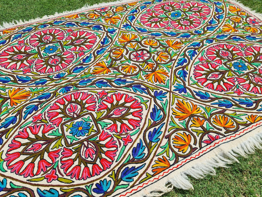 Großer Wollteppich – handgefilzt Namda 6x9ft | Boho Teppich - Indischer Bodenteppich | farbenfroher Stickfilzteppich aus Kaschmir | gefilzte Wolle 7x10